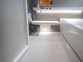 グレーで統一したスタイリッシュな浴室に TOTO シンラにお取替え グレーで統一したスタイリッシュな浴室に TOTO シンラにお取替え